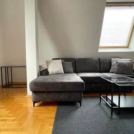 In The Center With Free Parking *