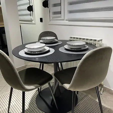 In The Center With Access To Parking Apartman