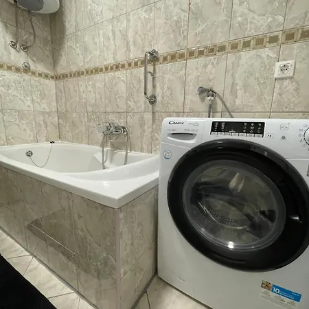 In The Center With Free Parking *