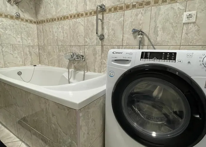 In The Center With Free Parking *