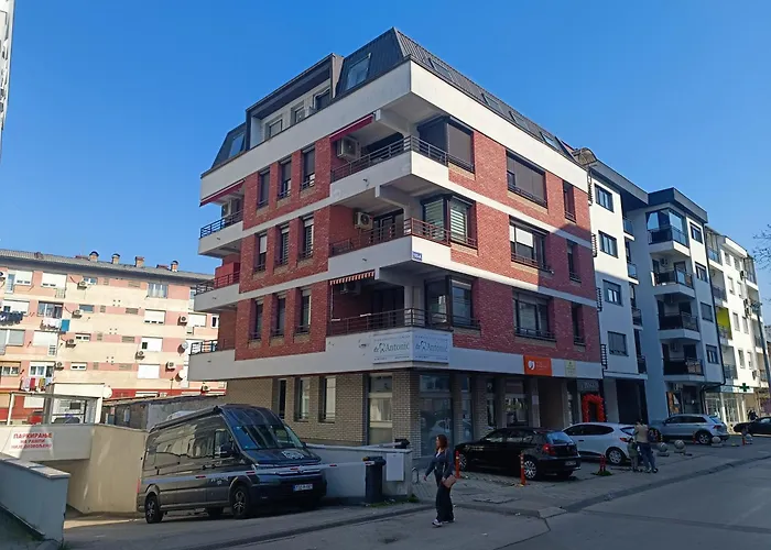 In The Center With Free Parking